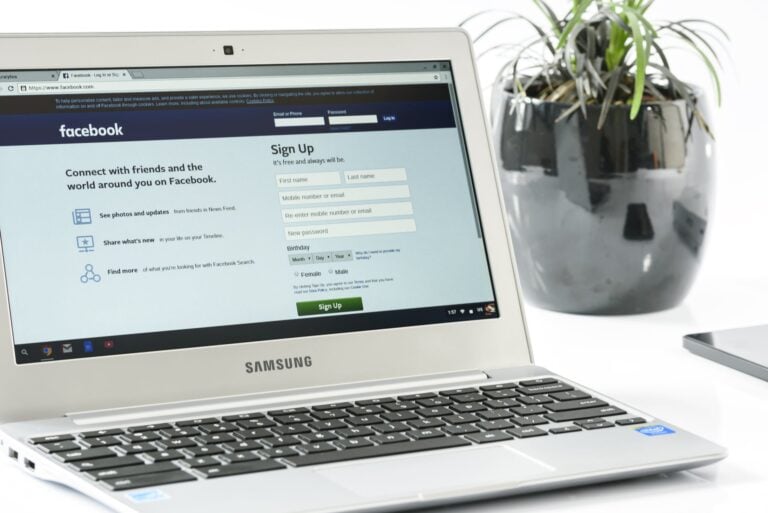 facebook login office laptop business 162622